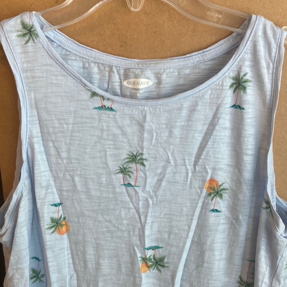 Old Navy palm tree tank M
